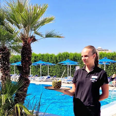 Sveltos מלון לרנקה