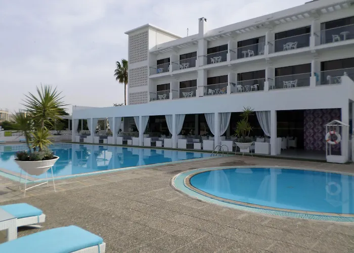 Sveltos Отель Ларнака