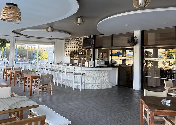 Sveltos מלון לרנקה